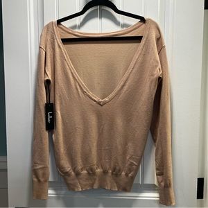 Lulu’s Tan Short Waisted Sweater with Deep V-Back. Size Medium.‎ NWT.
